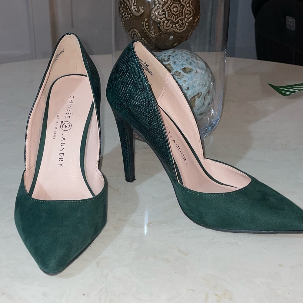 Chinese Laundry Suede & Snake Green Pumps